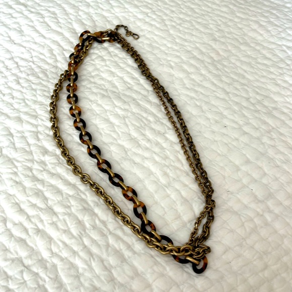 Versatile tortoise shell brushed gold link necklace. - Picture 6 of 6